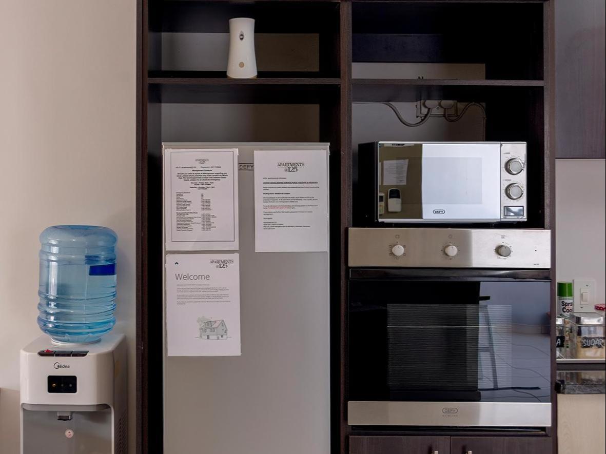 Apartments @ 125 غابورون الغرفة الصورة