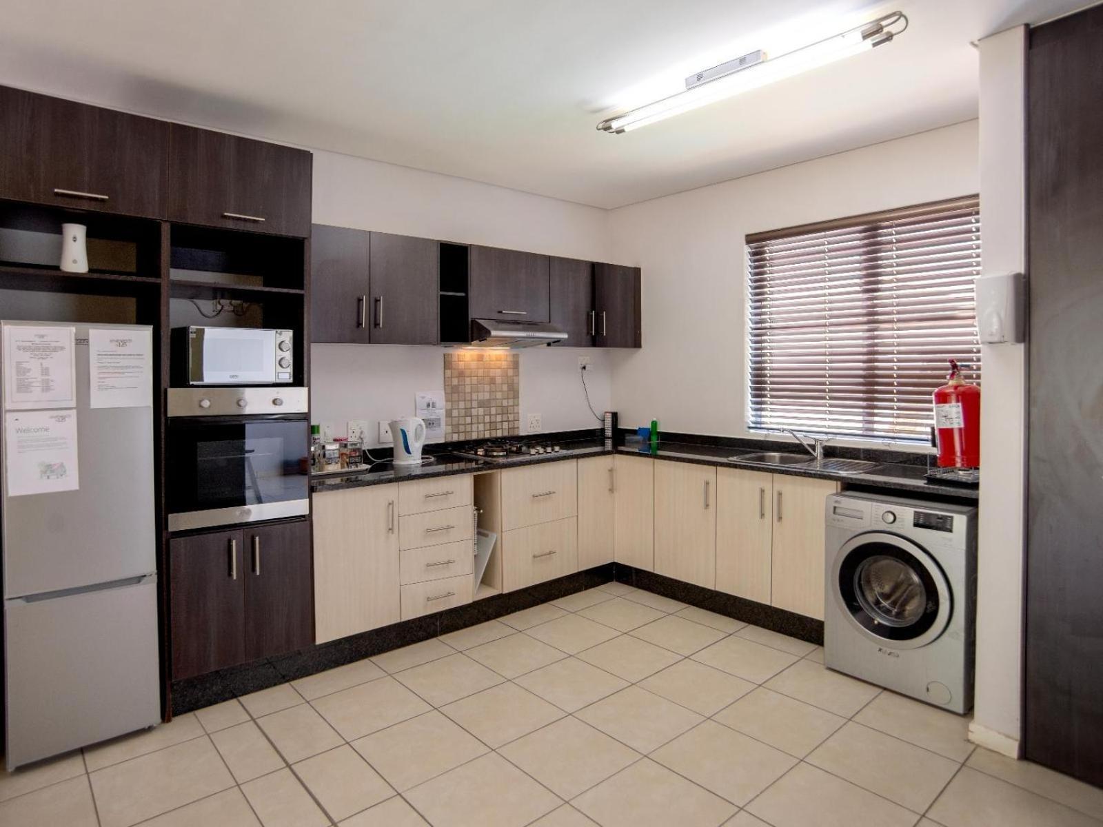 Apartments @ 125 غابورون الغرفة الصورة
